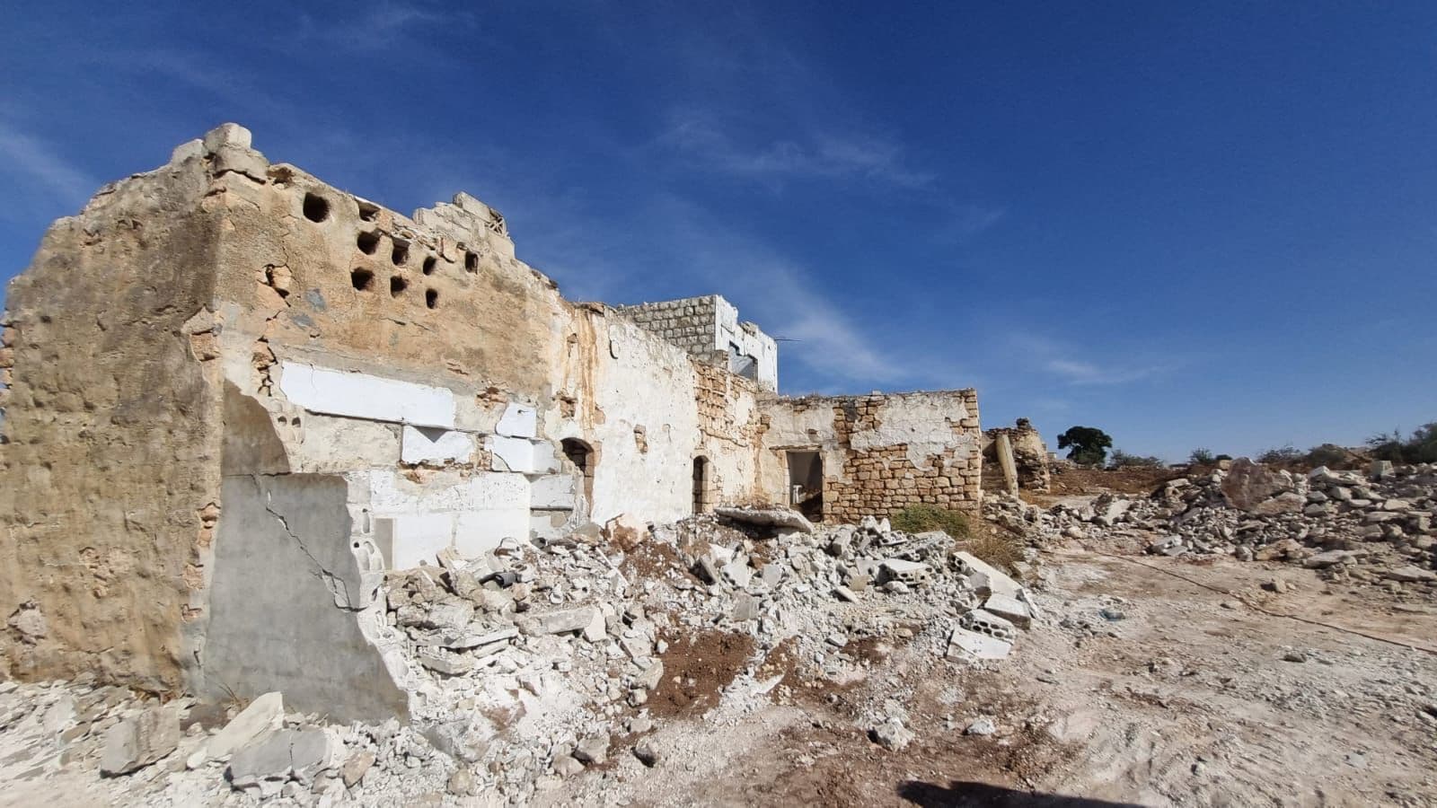 تعاون مع السكان المحليين